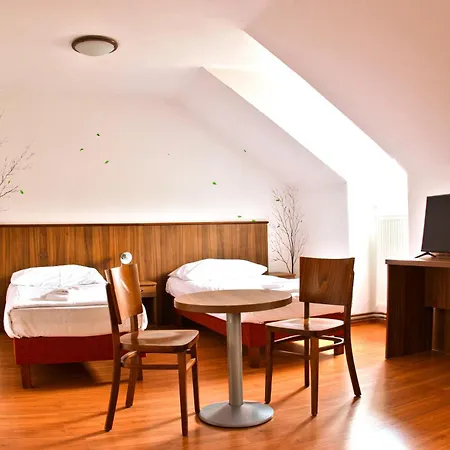 Hotel Kacov 호텔