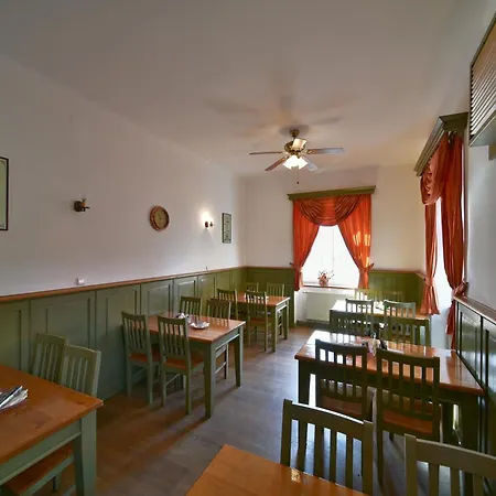 Отель Hotel Kacov 3*