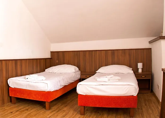 Отель Hotel Kacov Kacov